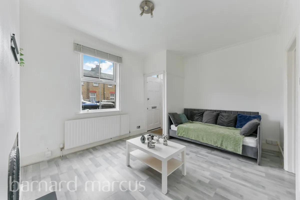 Flat Beaumont Road in Greater London