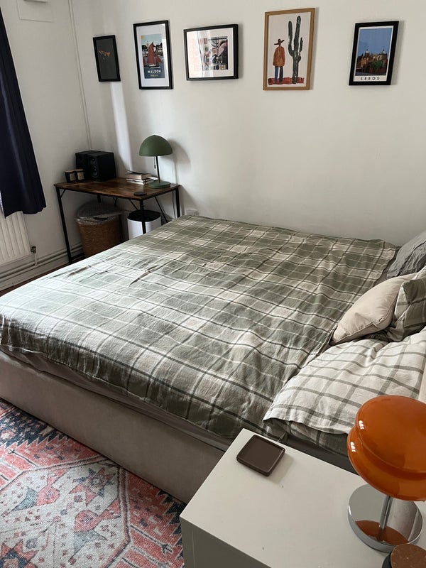 Room Temple Street in Greater London