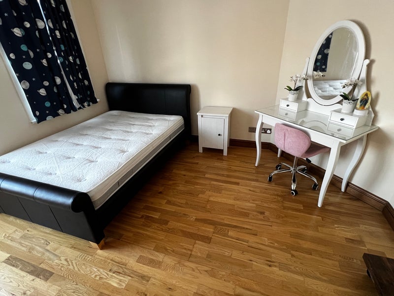 Room Dunbar Avenue in Greater London