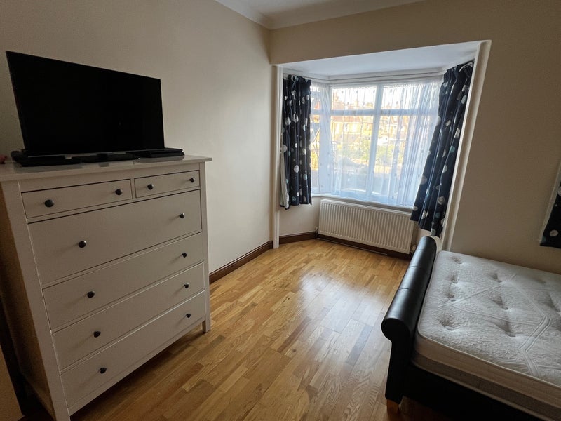 Room Dunbar Avenue in Greater London