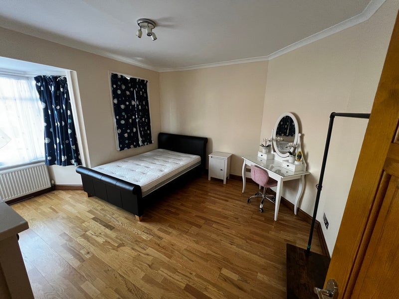 Room Dunbar Avenue in Greater London