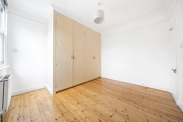 Flat Ellerslie Road in Greater London