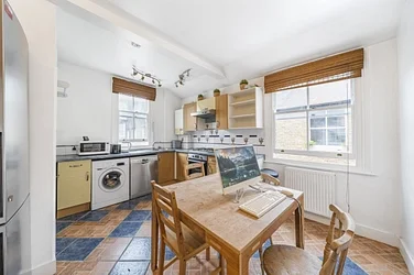 Flat Ellerslie Road in Greater London