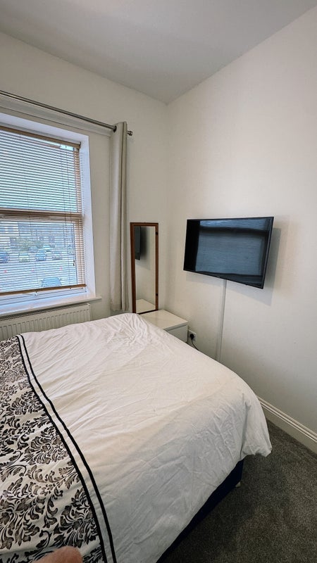 Room Graham Road in Weston-super-Mare