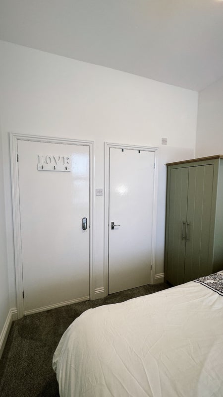 Room Graham Road in Weston-super-Mare