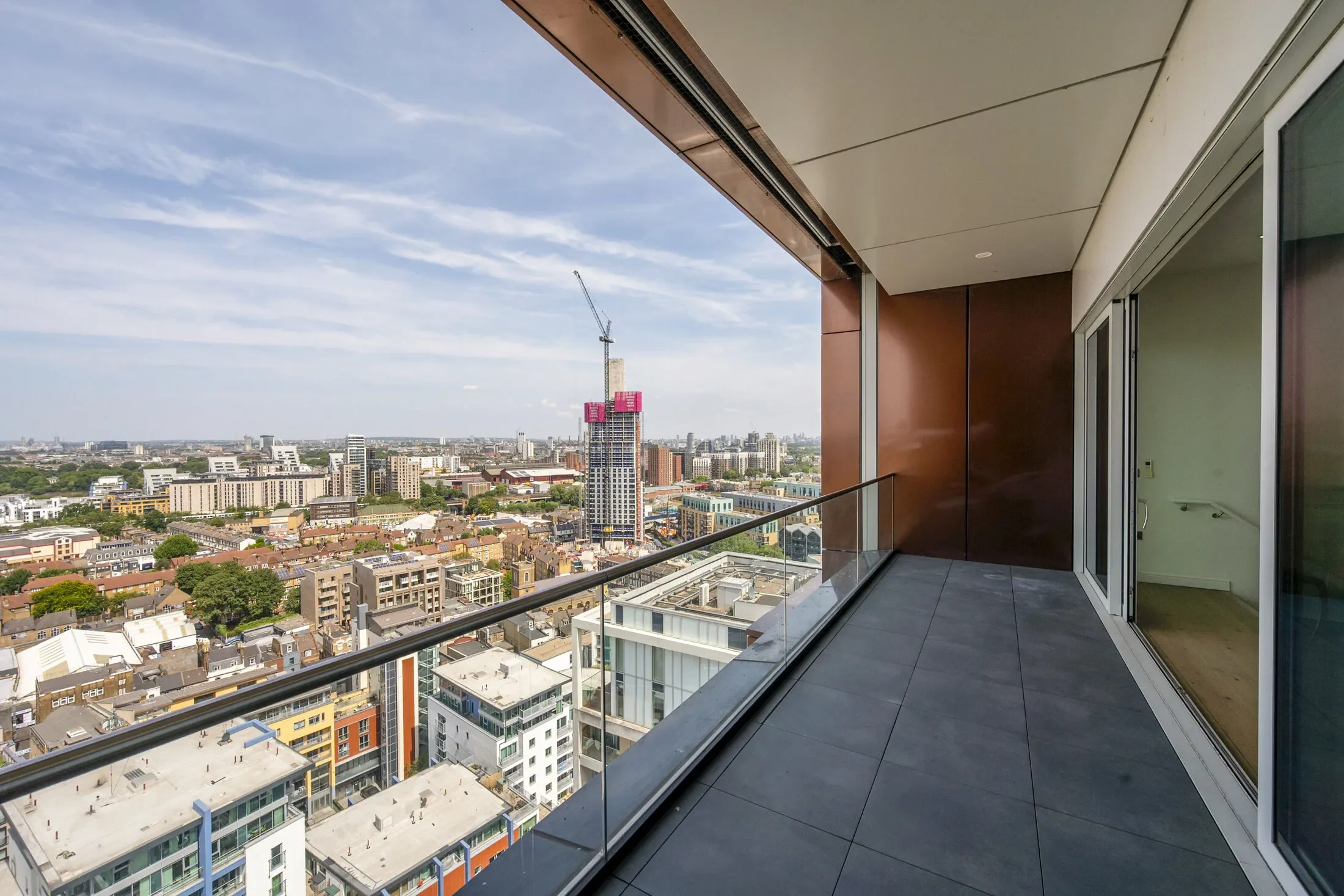 Flat Buckhold Road in Greater London