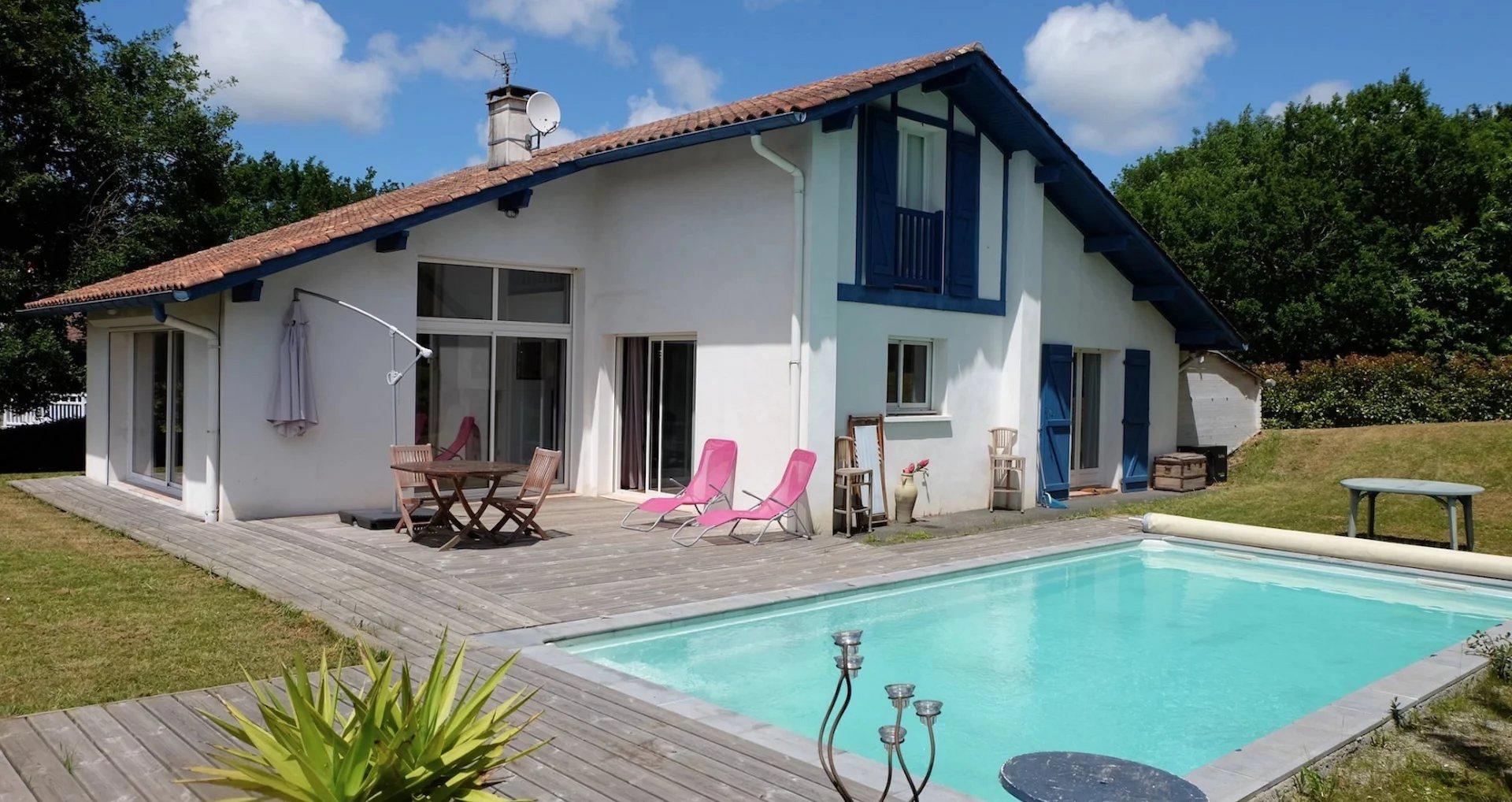 Maison Place du Trinquet à Bassussarry