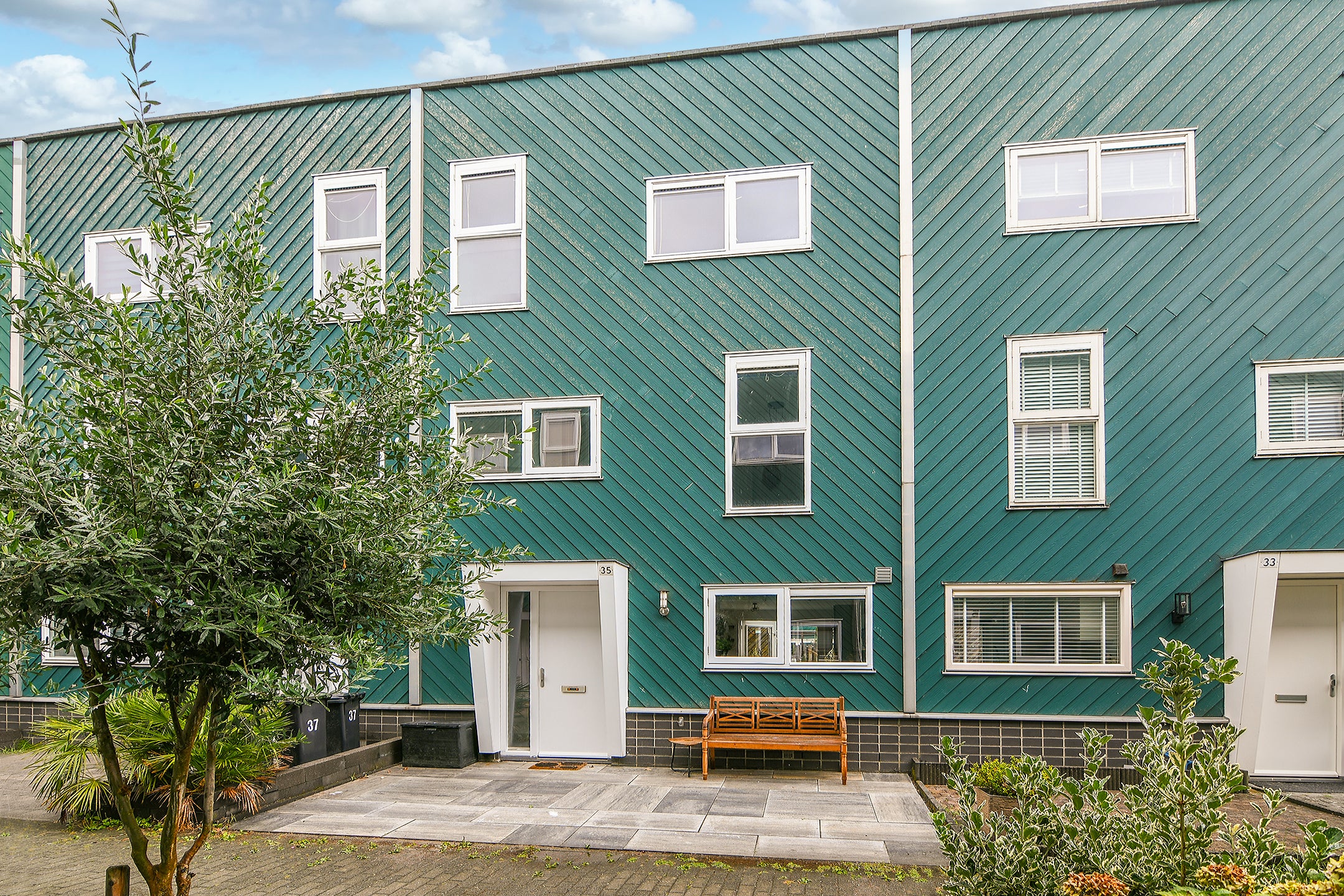Huis Frederiksveld 35 in Nieuw-Vennep