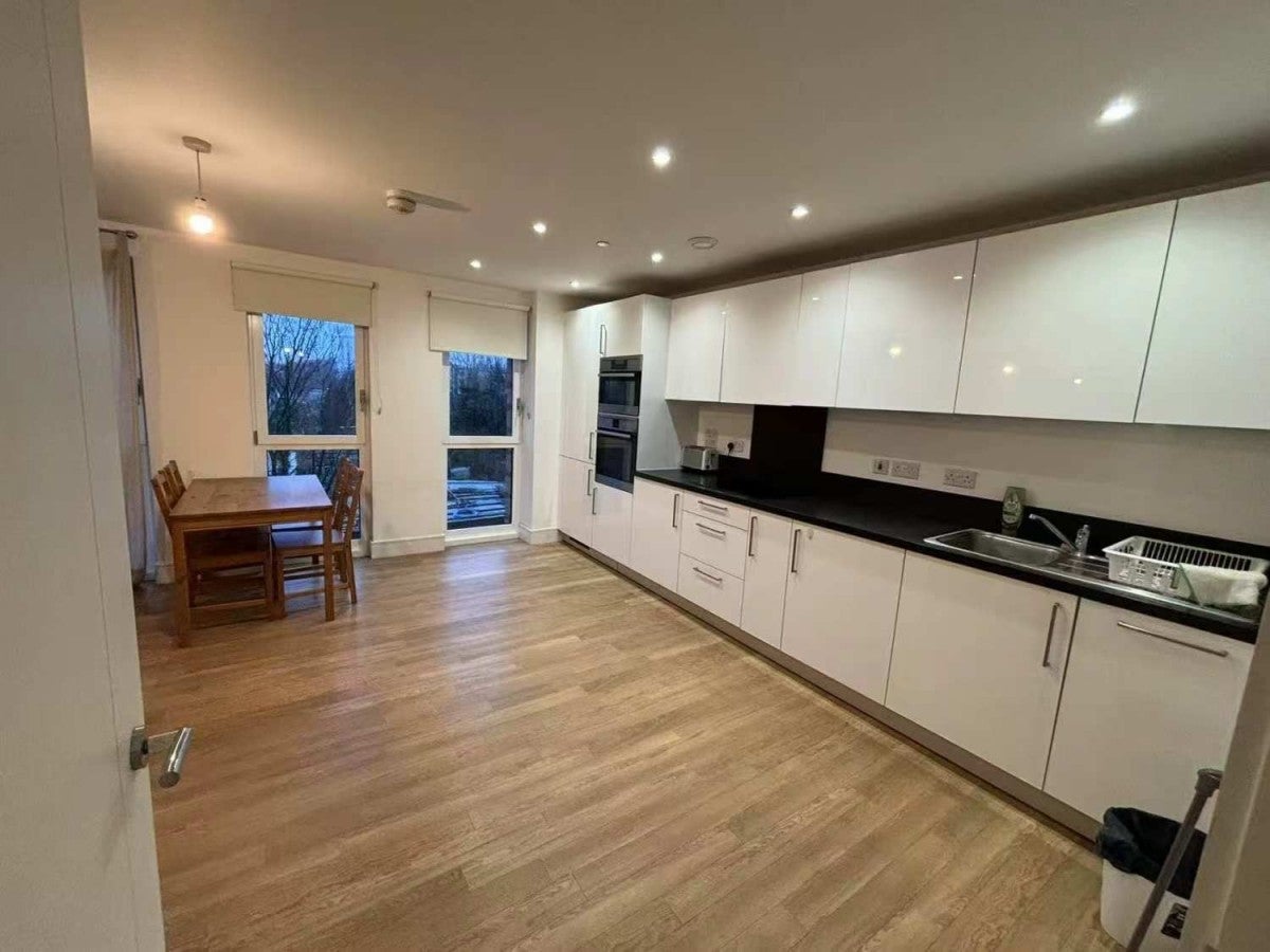 Flat Devas Street in Greater London