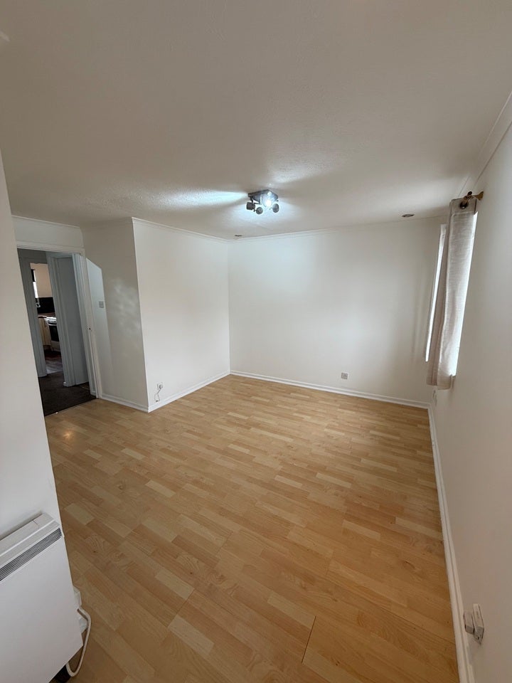 Flat Nimrod Close in Greater London