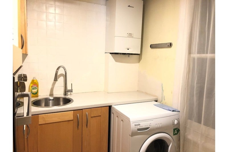 Flat Minford Gardens in Greater London