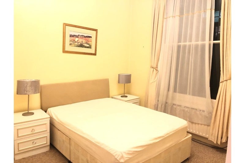 Flat Minford Gardens in Greater London