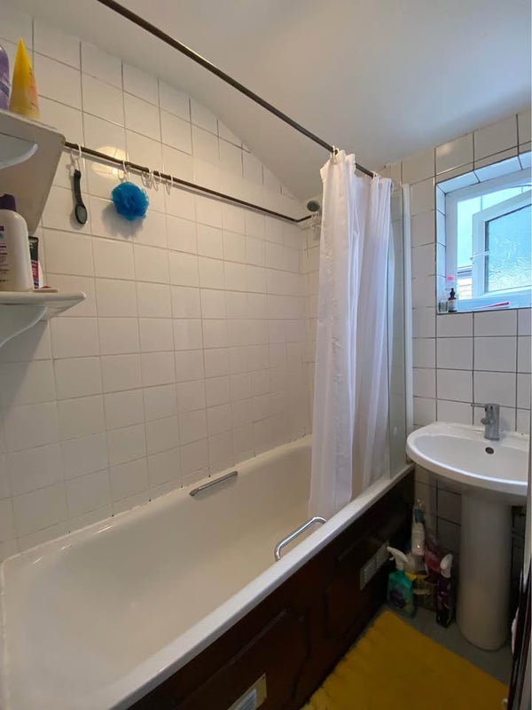 Room Brighton Road in Greater London