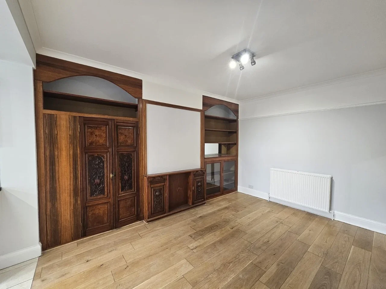 Flat Denzil Road in Greater London