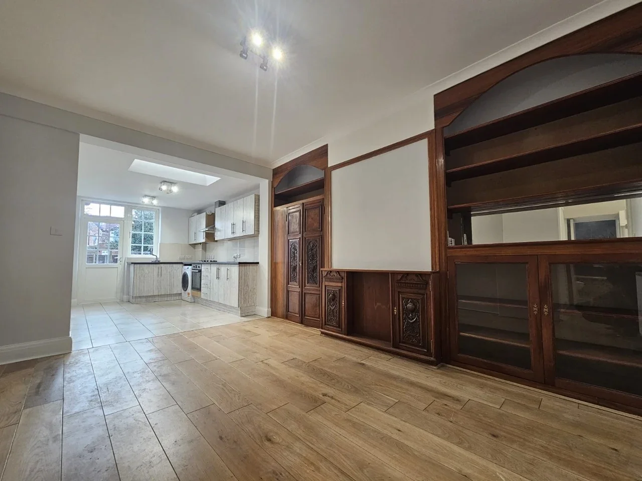 Flat Denzil Road in Greater London