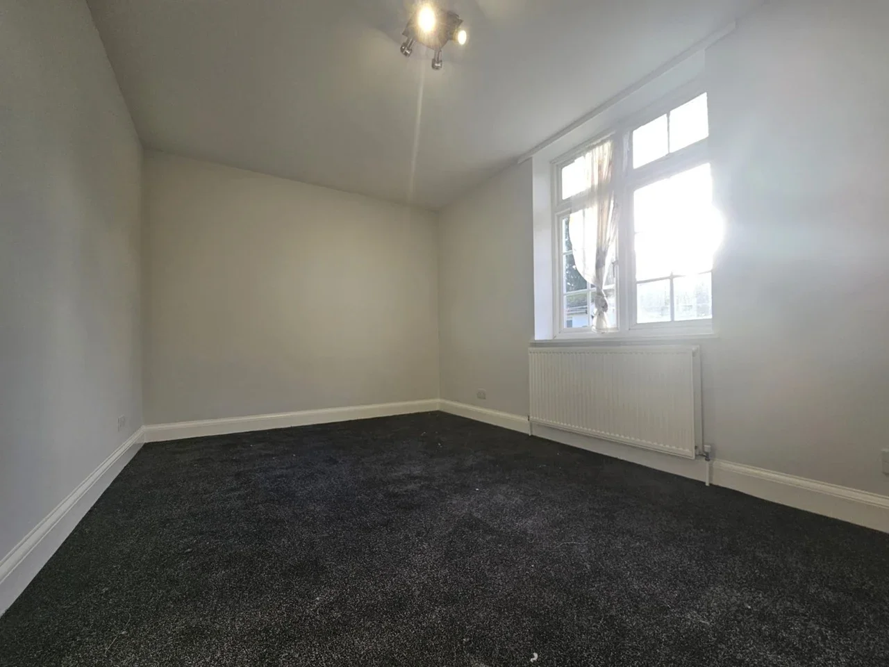 Flat Denzil Road in Greater London