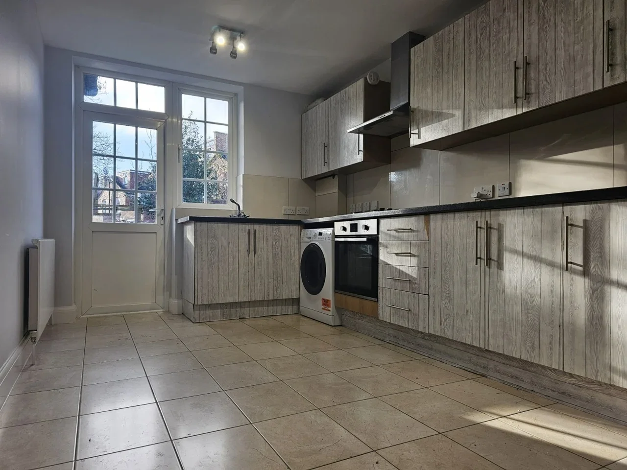 Flat Denzil Road in Greater London