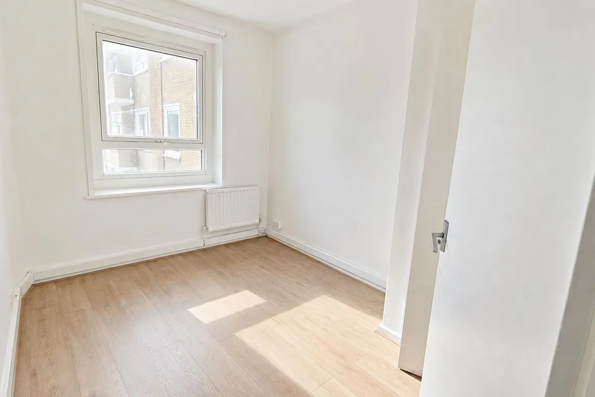 Flat Tulse Hill in Greater London