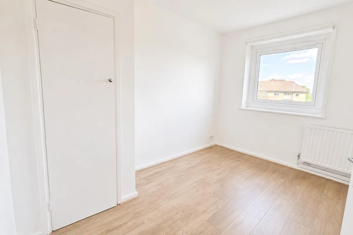 Flat Tulse Hill in Greater London