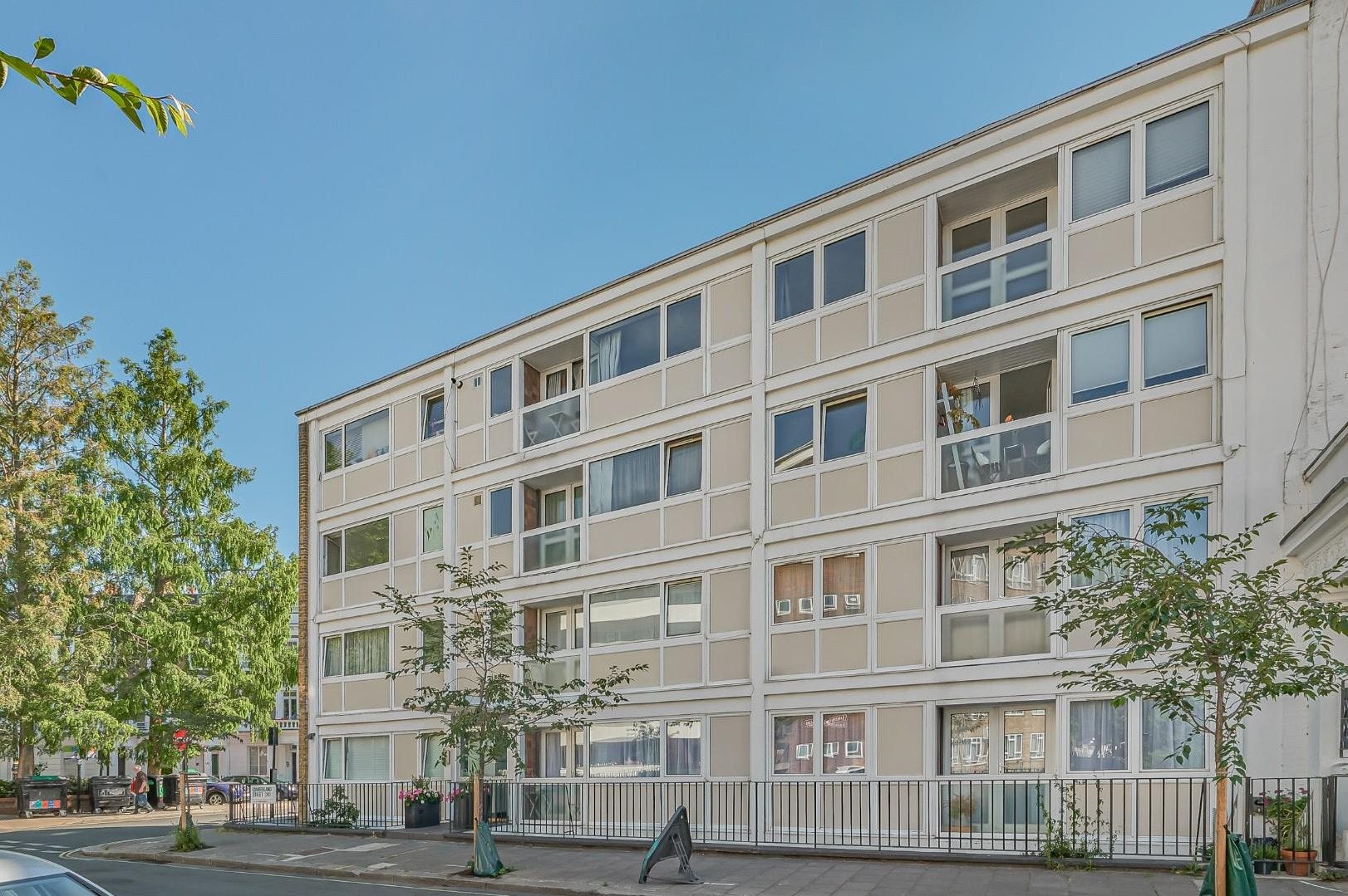 Flat Cumberland Street in City of Westminster