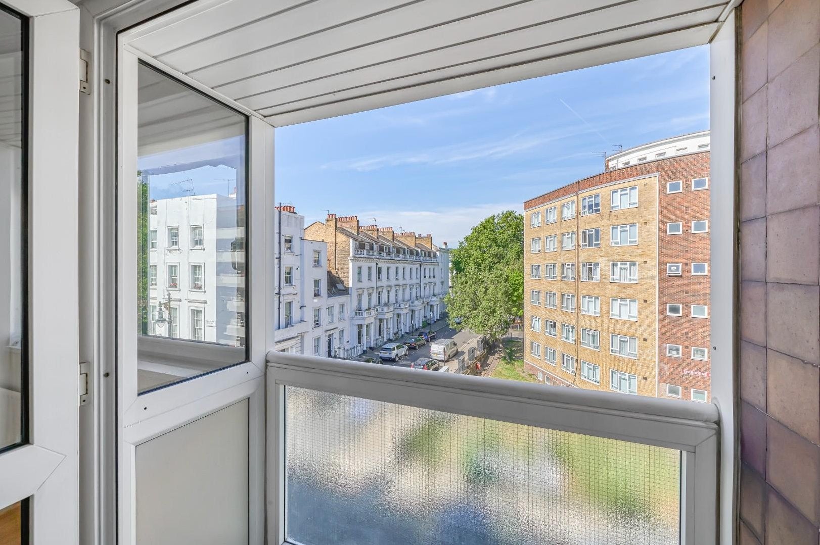 Flat Cumberland Street in City of Westminster