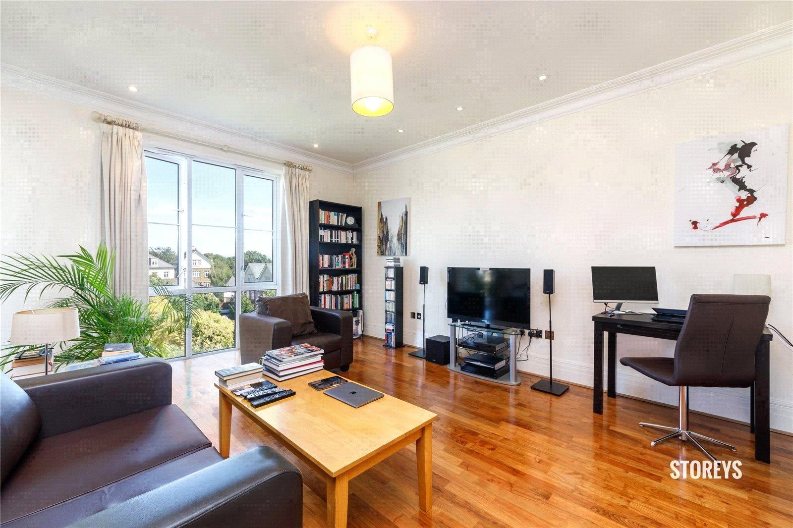Flat Melliss Avenue in Greater London