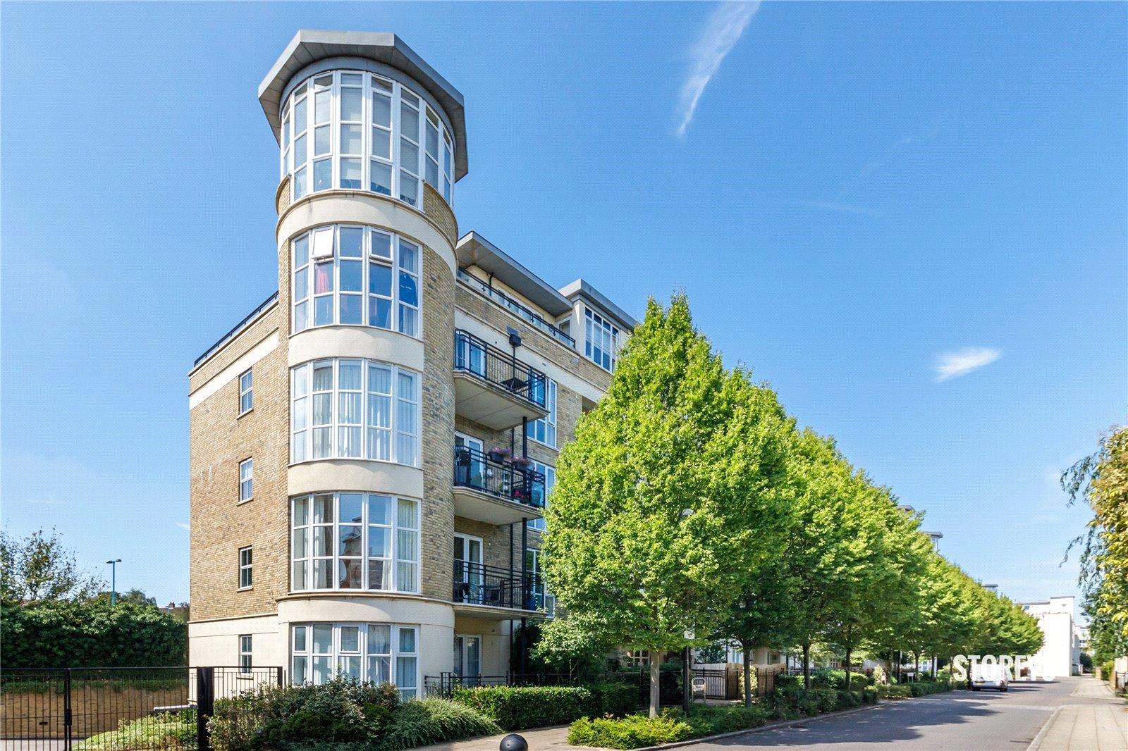 Flat Melliss Avenue in Greater London