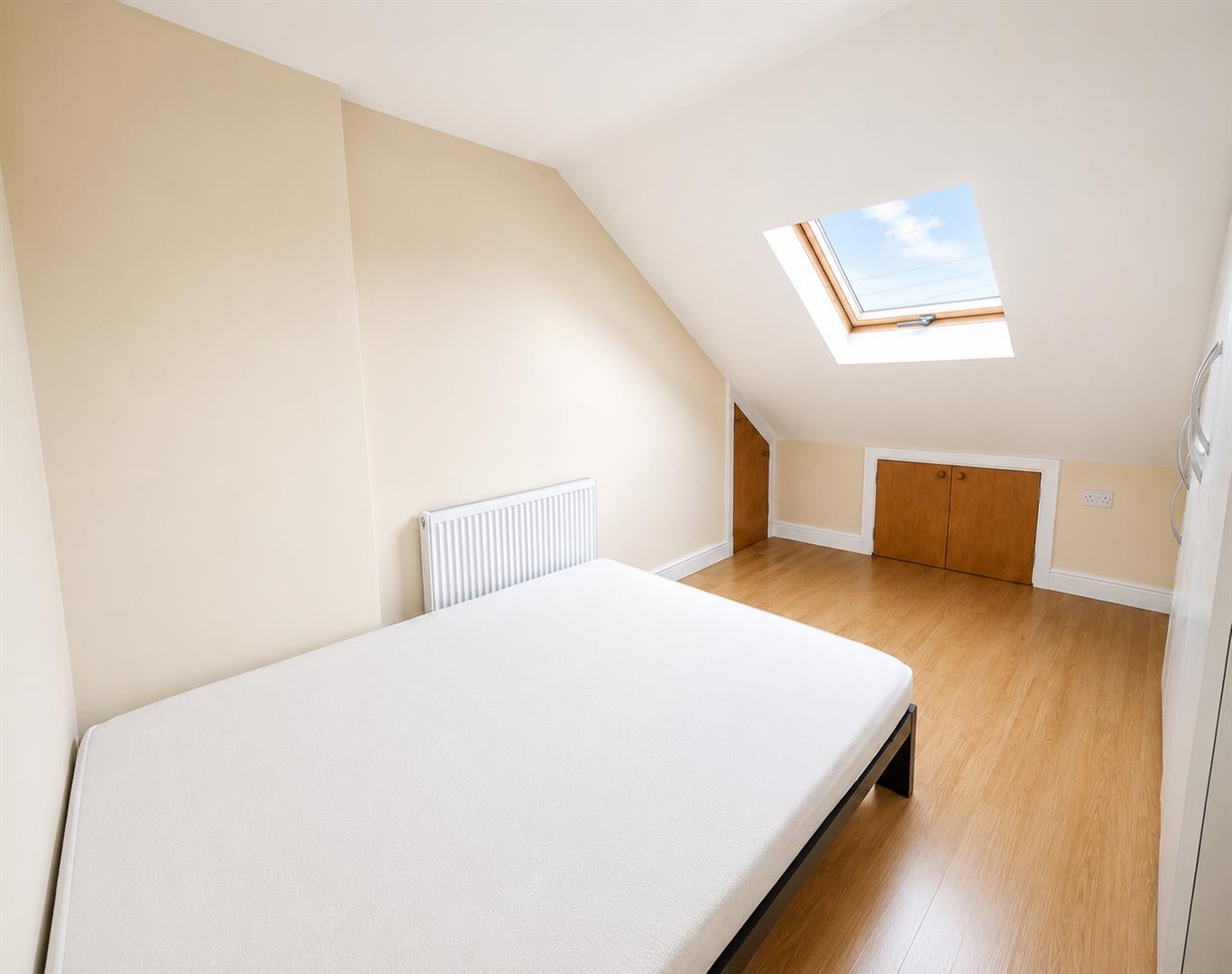 Flat Blackberry Farm Close in Greater London