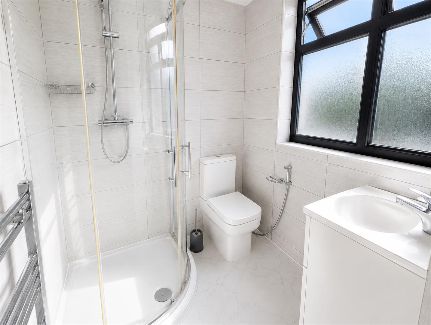 Flat Blackberry Farm Close in Greater London