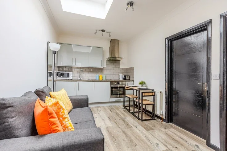 Flat Bouverie Place in City of Westminster