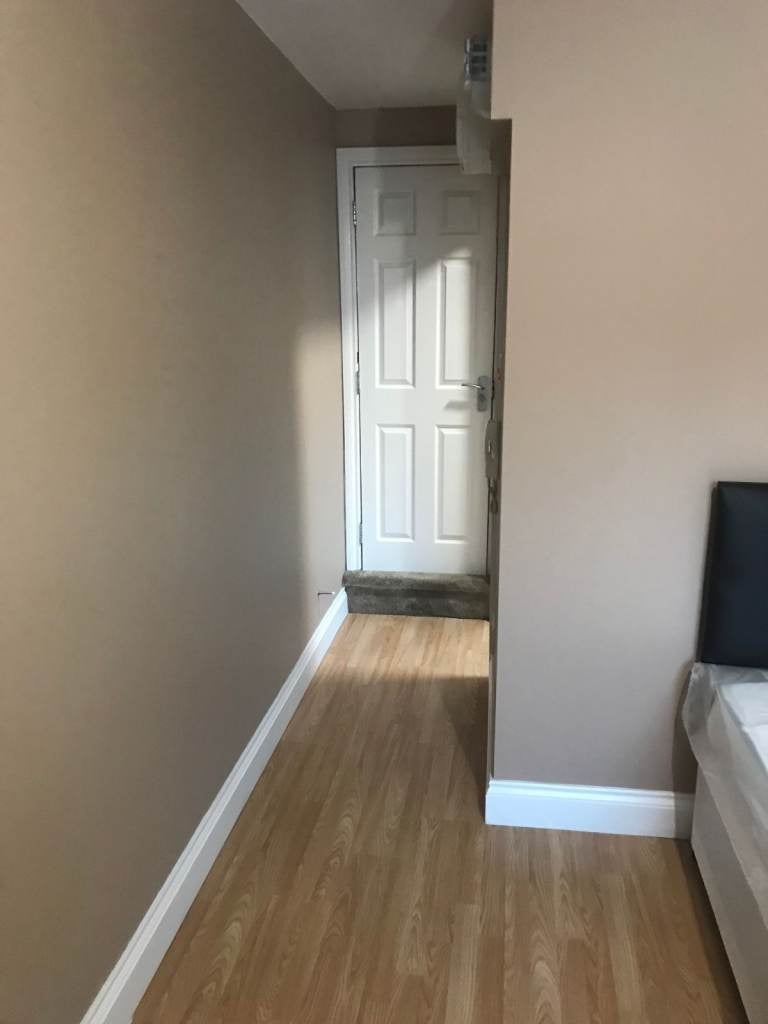 Room Sweetbriar Road in Leicester