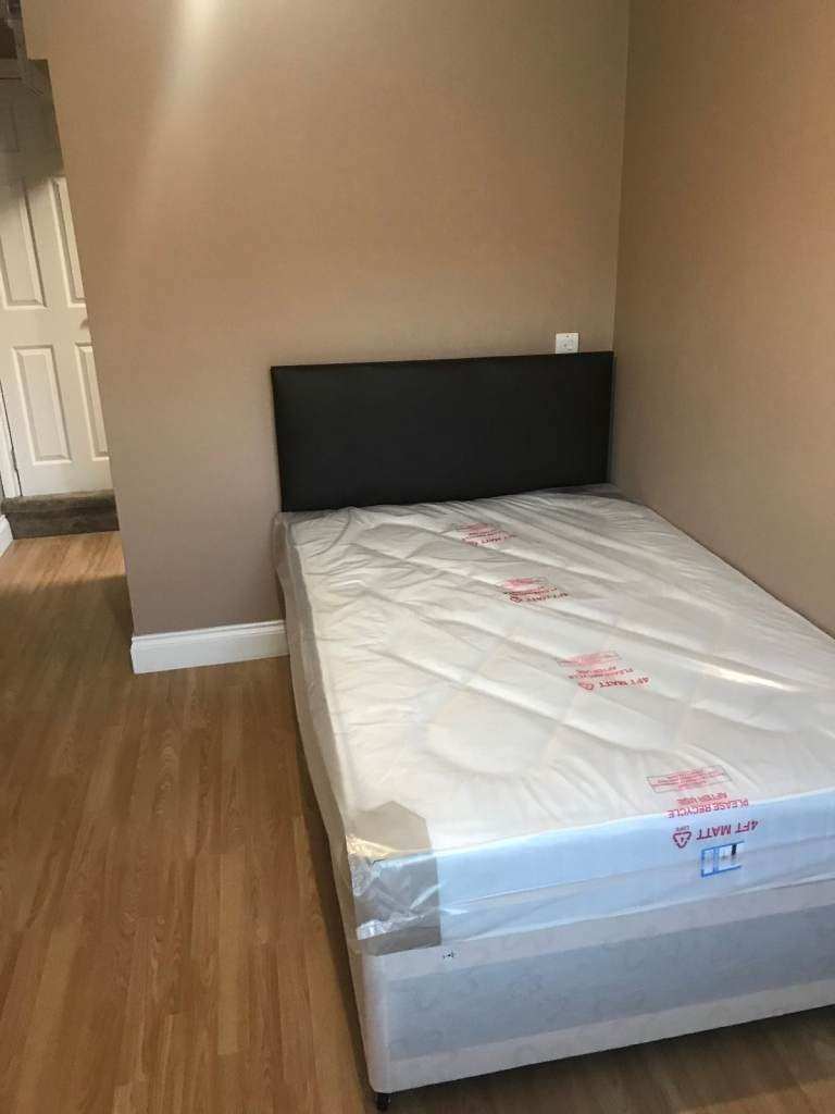 Room Sweetbriar Road in Leicester