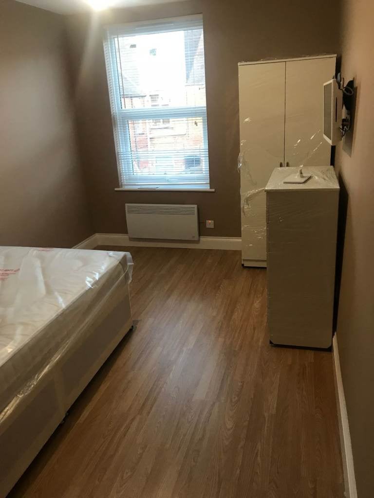 Room Sweetbriar Road in Leicester