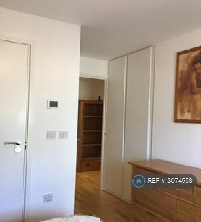 Flat Great West Road in Greater London