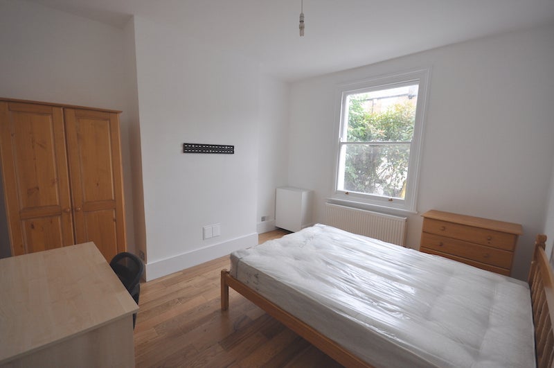 Room Wells House Road in Greater London