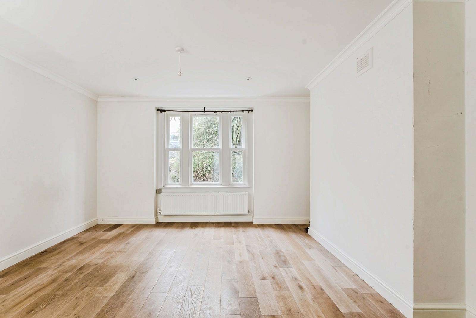 Flat Turner's Road in Greater London
