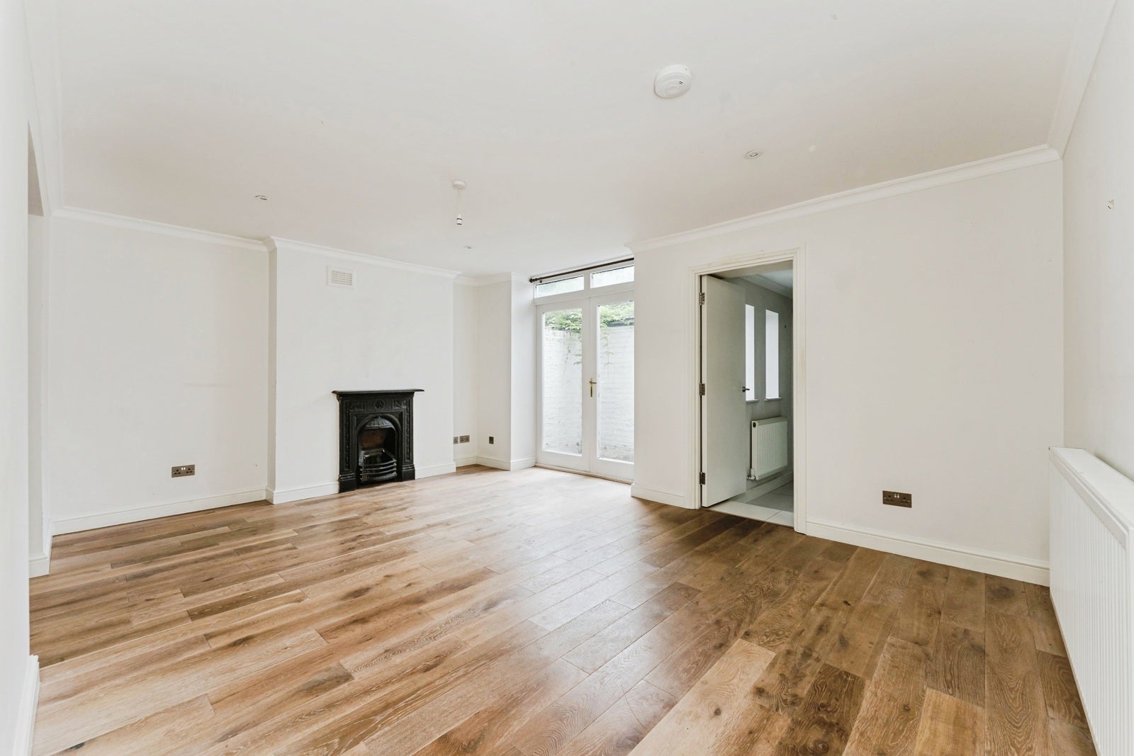 Flat Turner's Road in Greater London