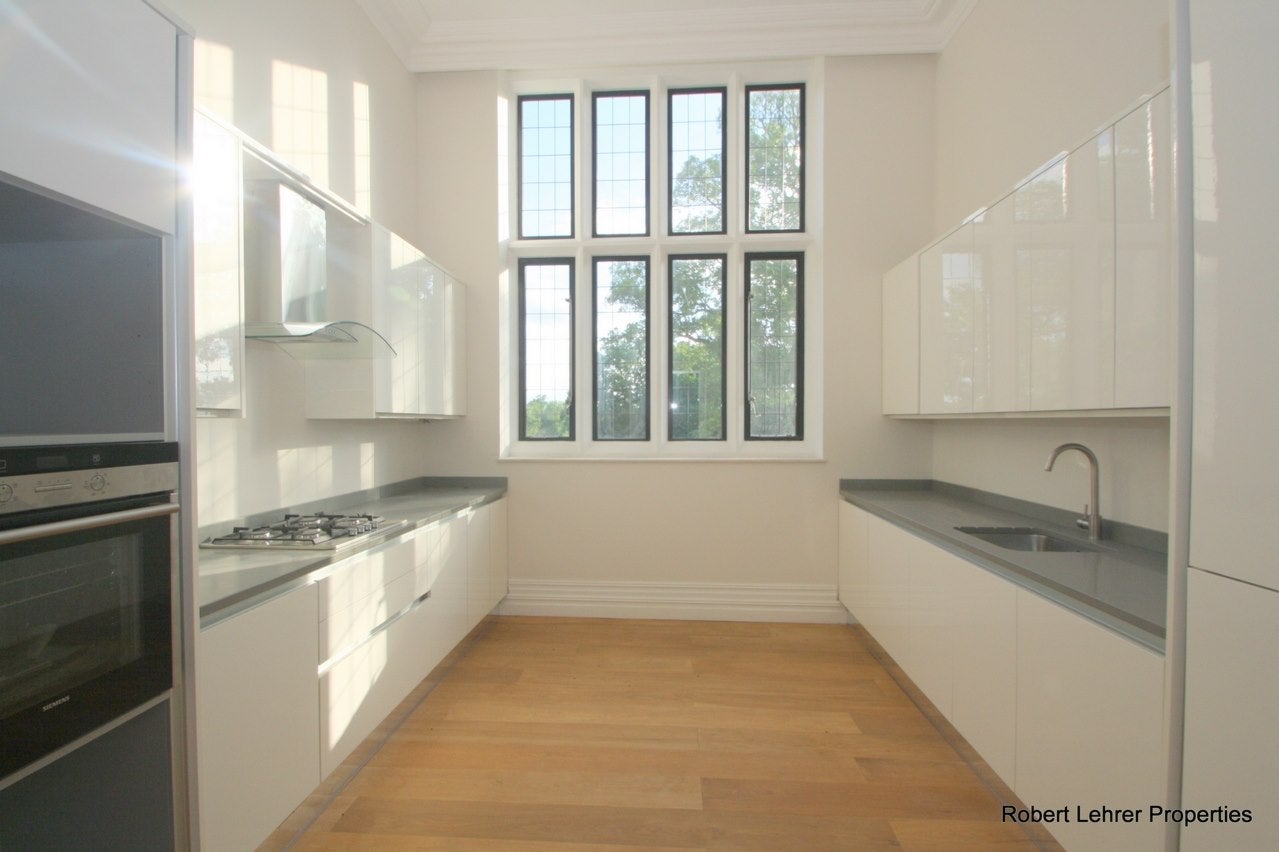House The Ridgeway in Greater London