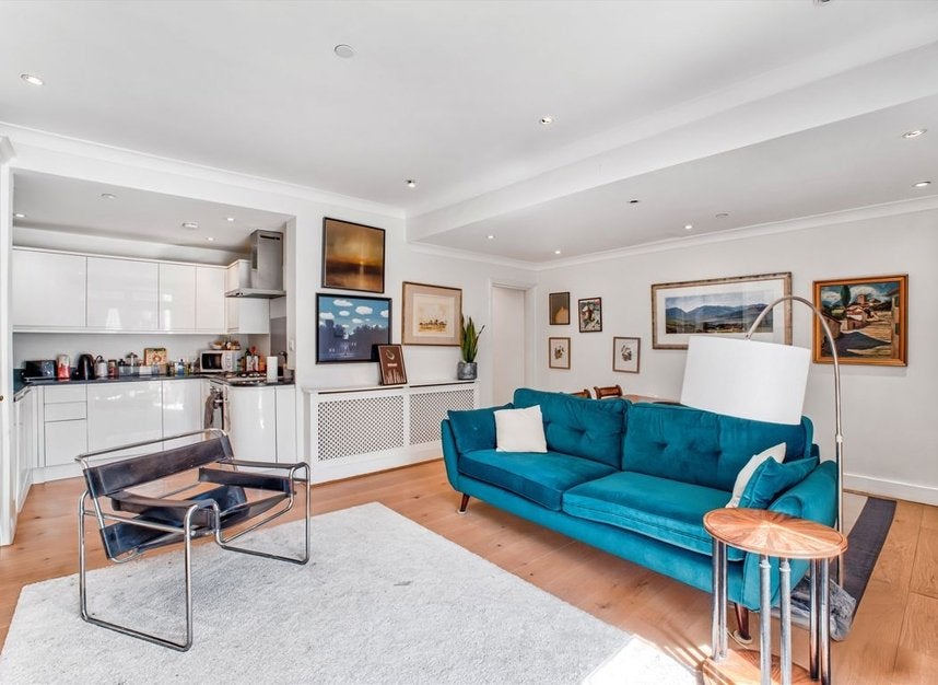 Flat Hogarth Road in Greater London