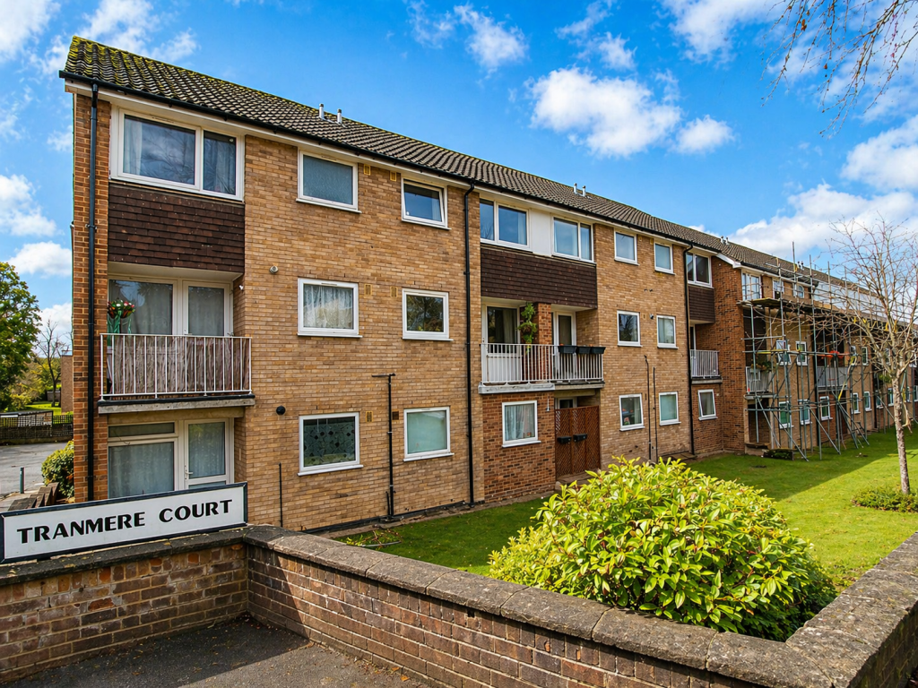 Flat Langley Park Road in Greater London