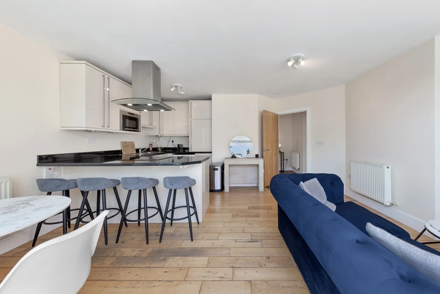 Flat Gervase Street in Greater London