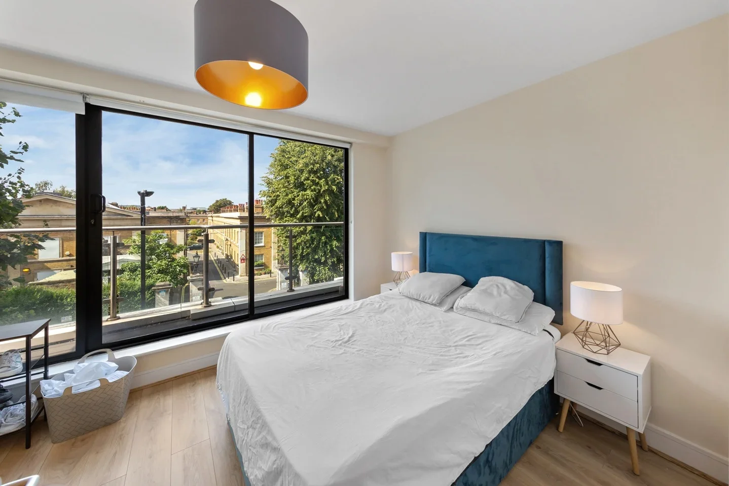 Flat Gervase Street in Greater London