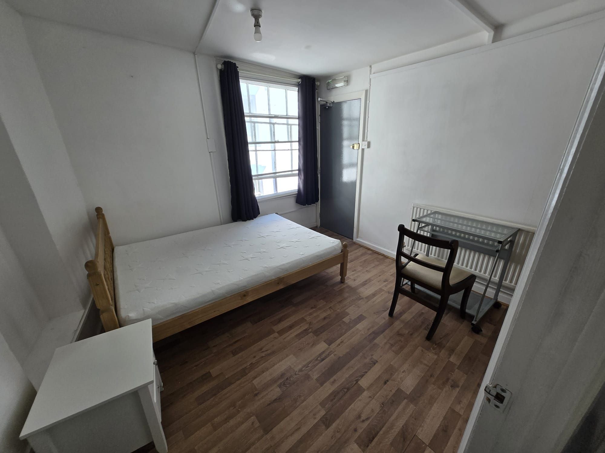 Room Denmark Street in Bristol