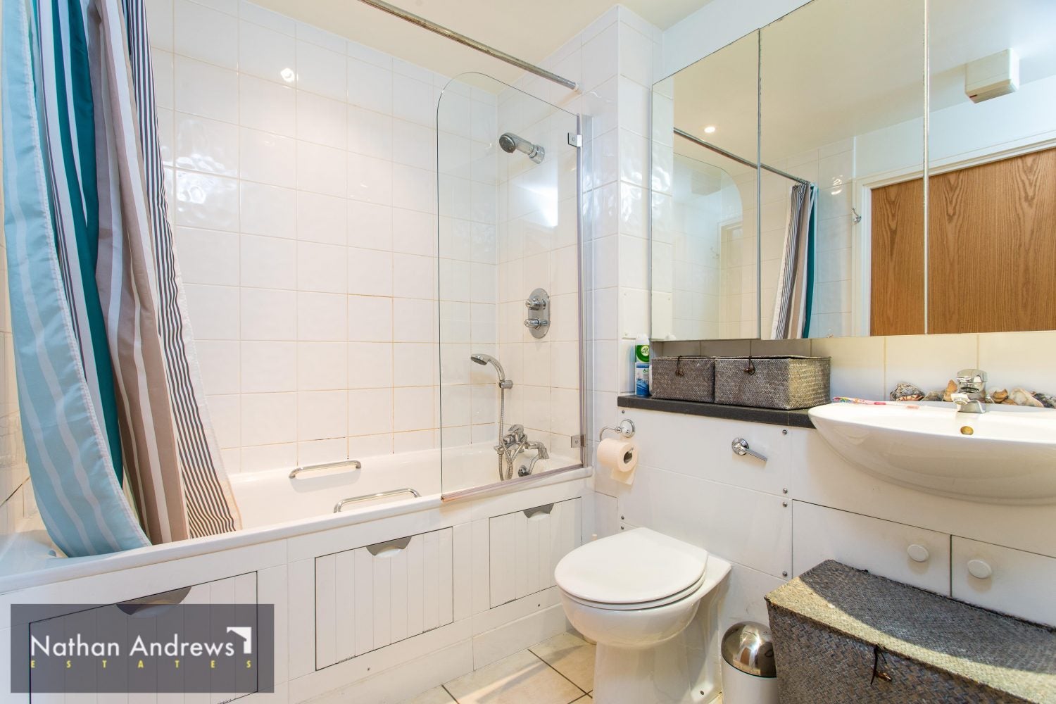 Flat Hunt Close in London