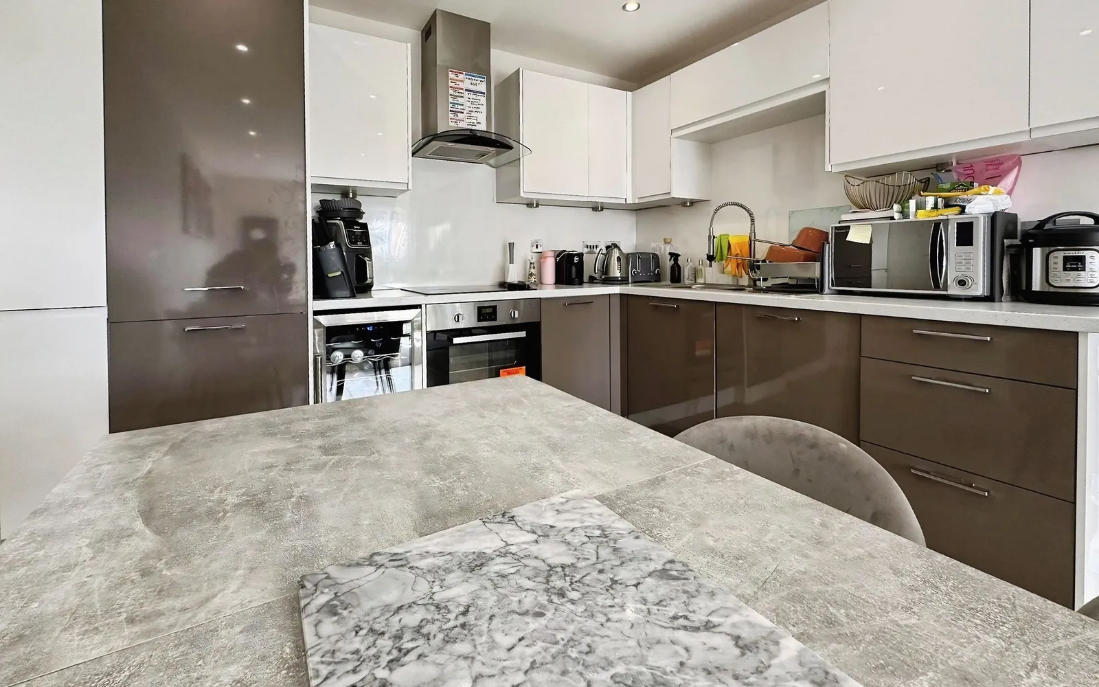 Flat Hayling Way in Greater London