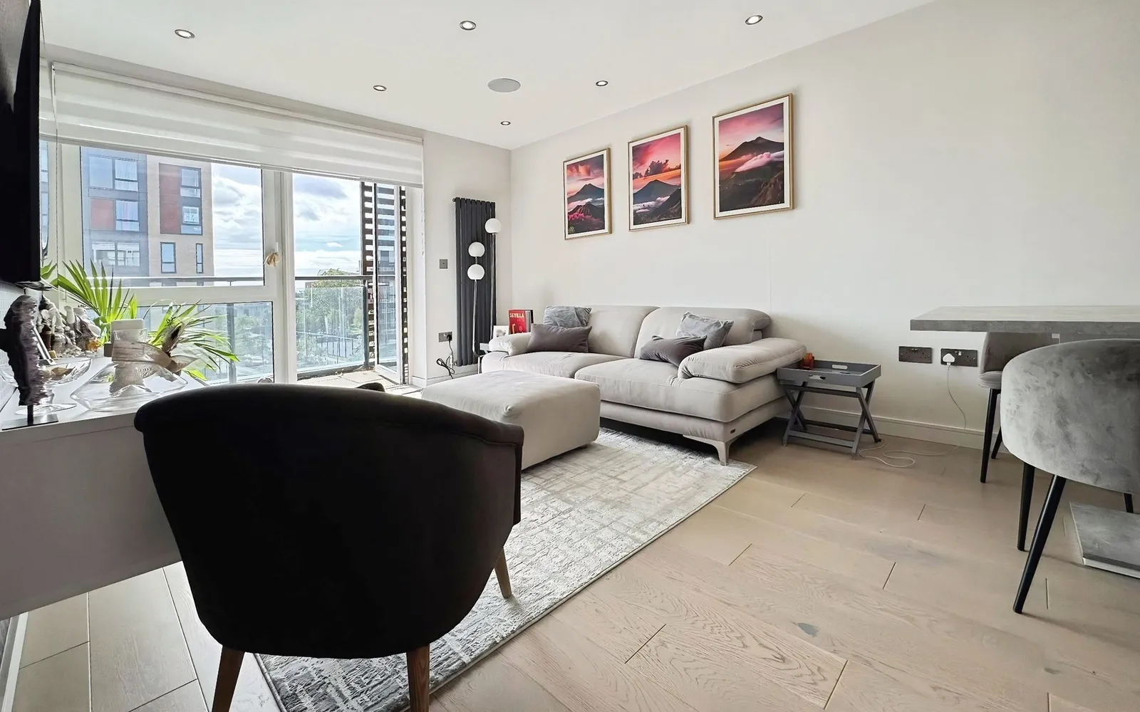 Flat Hayling Way in Greater London