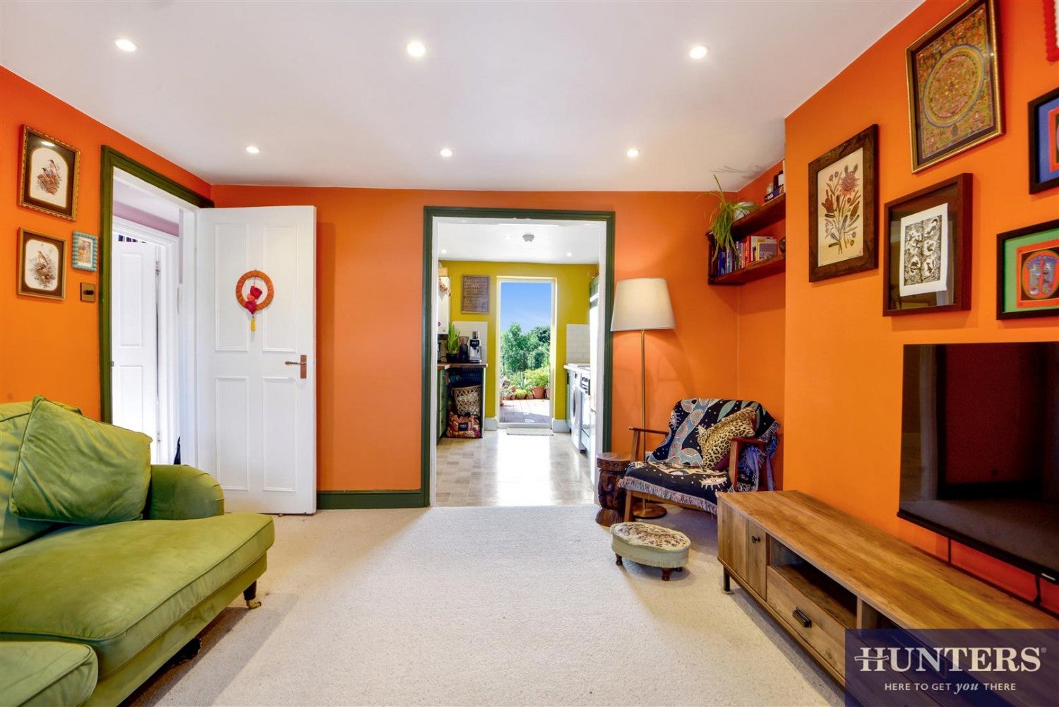 Flat Clissold Crescent in Greater London