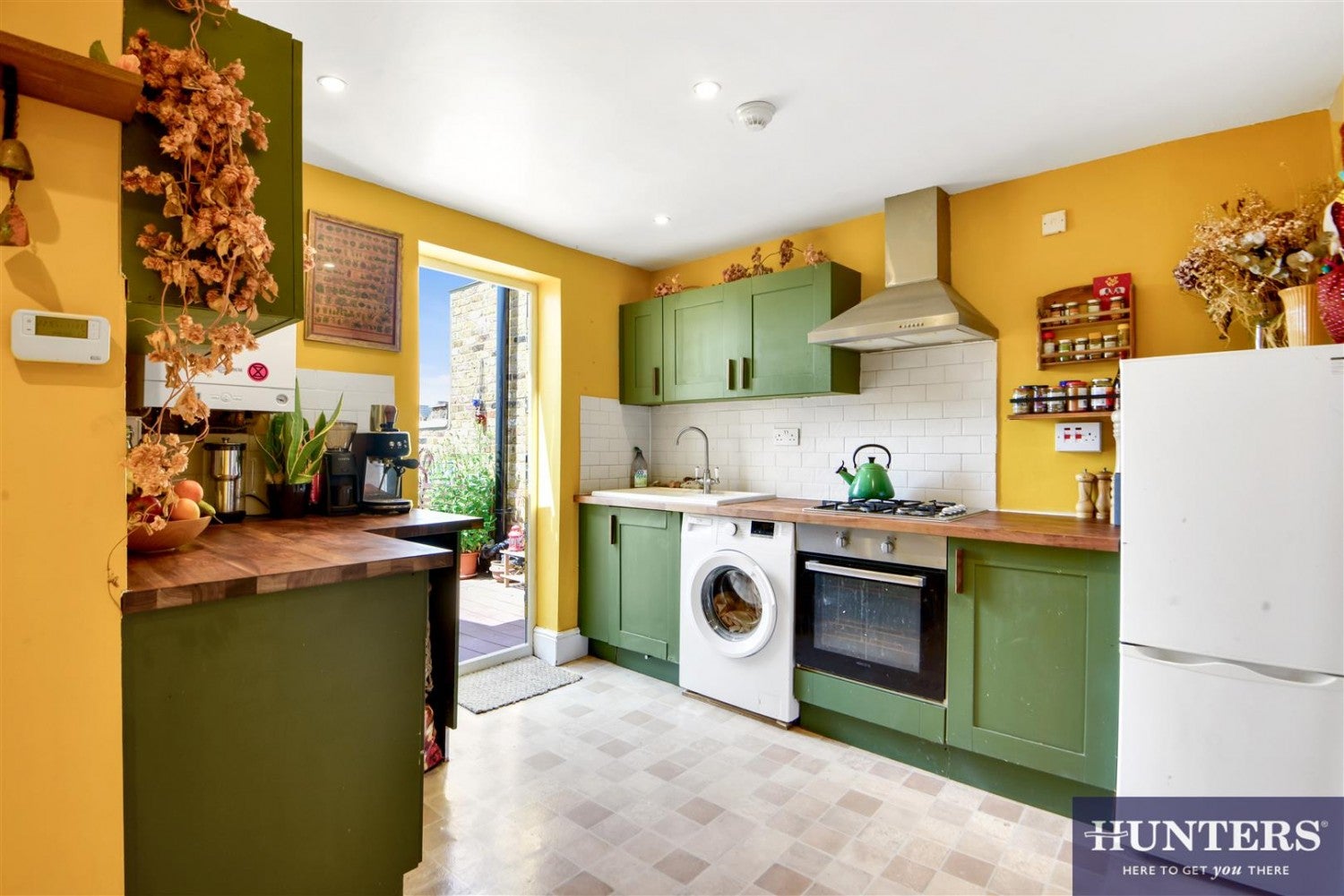 Flat Clissold Crescent in Greater London