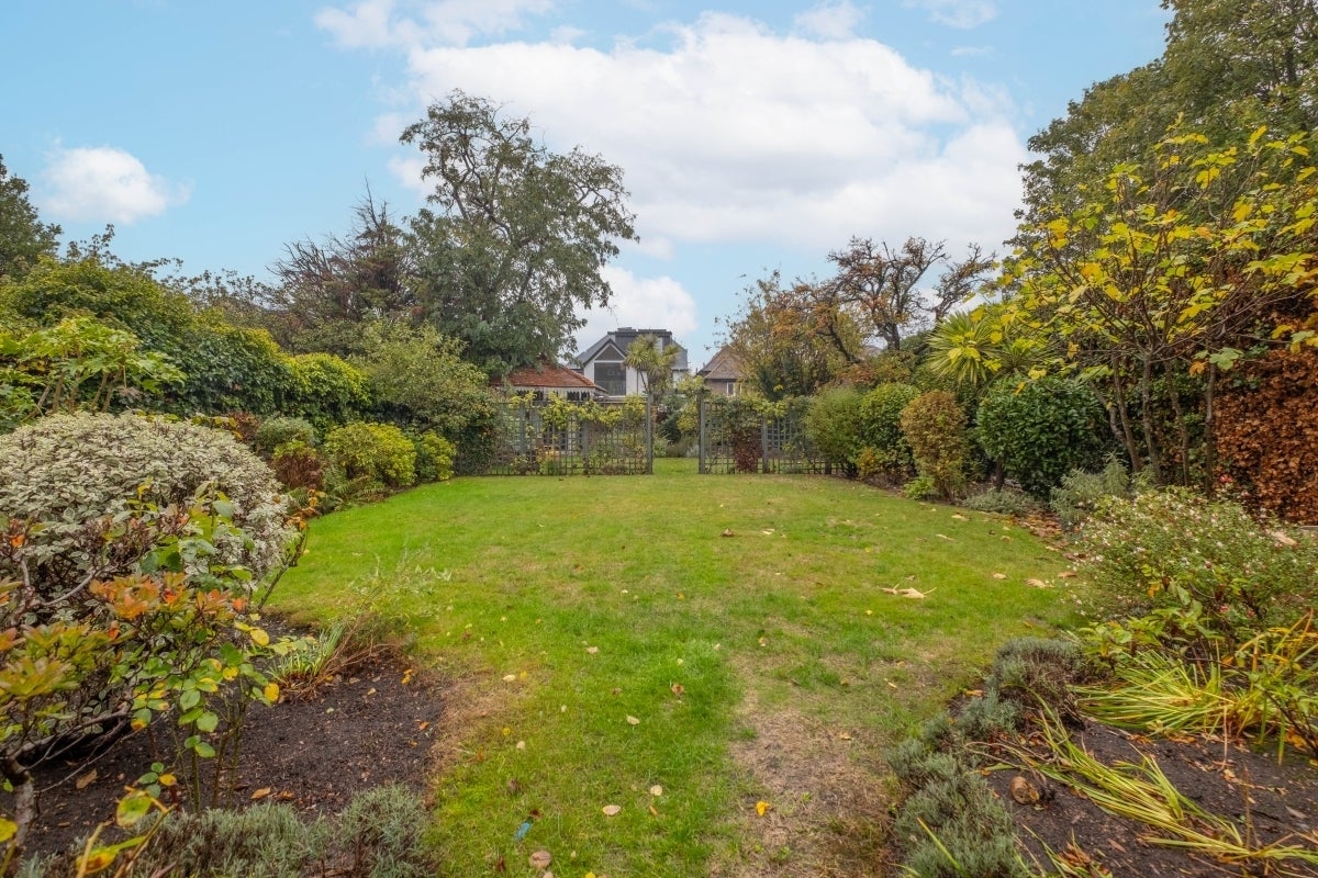 Flat Castelnau in Greater London
