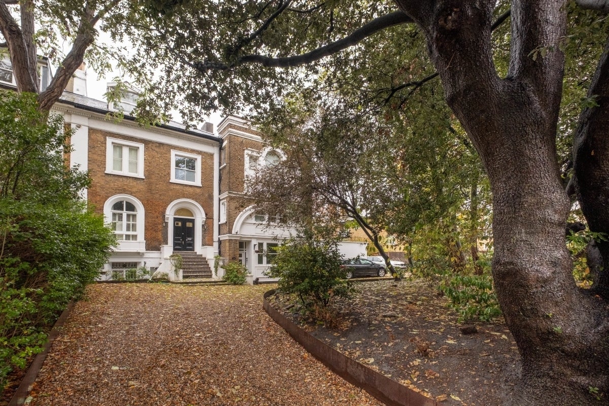 Flat Castelnau in Greater London